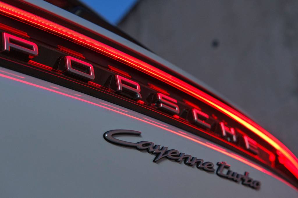 Porsche Cayenne Turbo E-Hybrid (12) Porsche Cayenne Turbo E-Hybrid