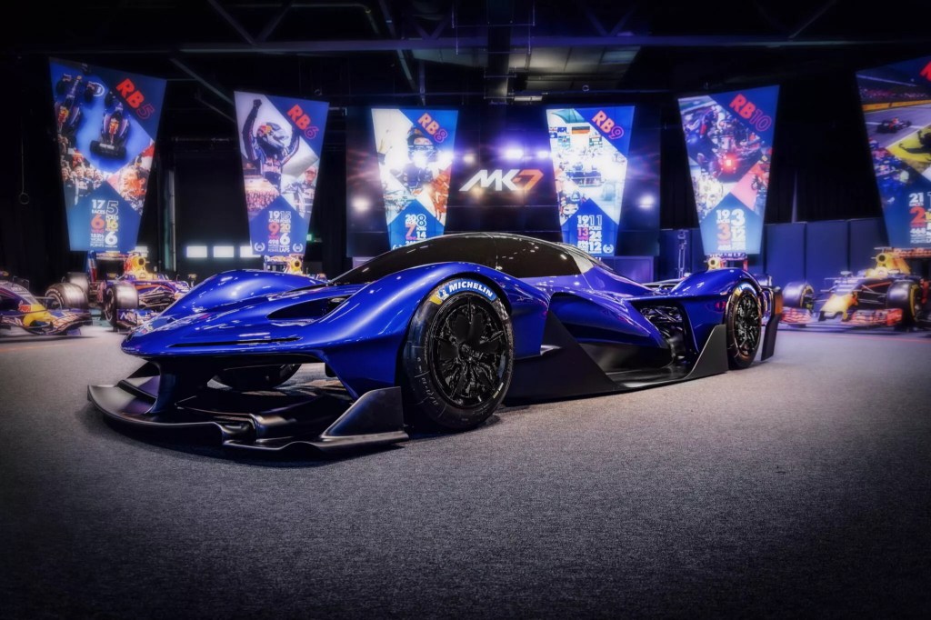 Red Bull mostra hipercarro com V10 de 1.200 cv e que chega aos 15.000 rpm