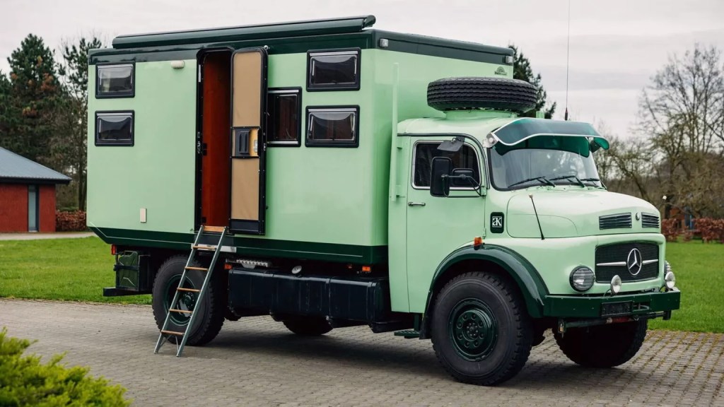 Motorhome hipster? Mercedes 1113 de 1974 é transformado em casa completa