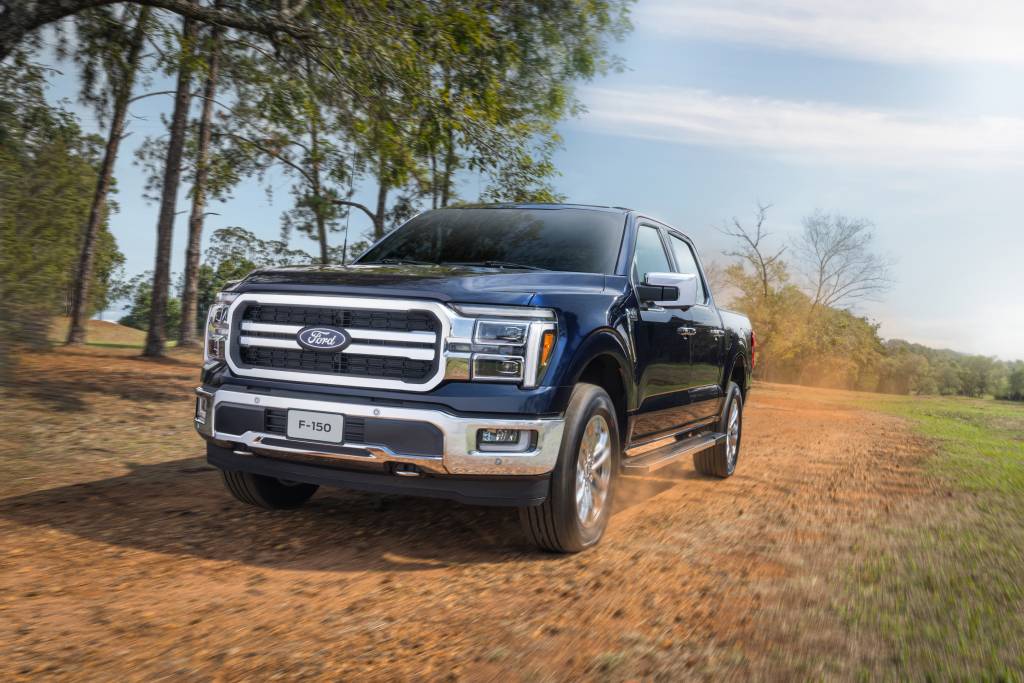 Ford F-150 tem novo visual, mais equipamentos e até portinha na caçamba