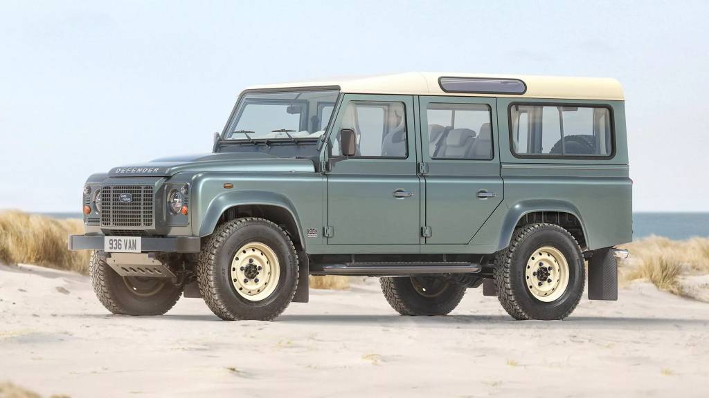 Land-Rover-Defender-Classic-V8-by-Works-Bespoke-4-copy-2048x1152