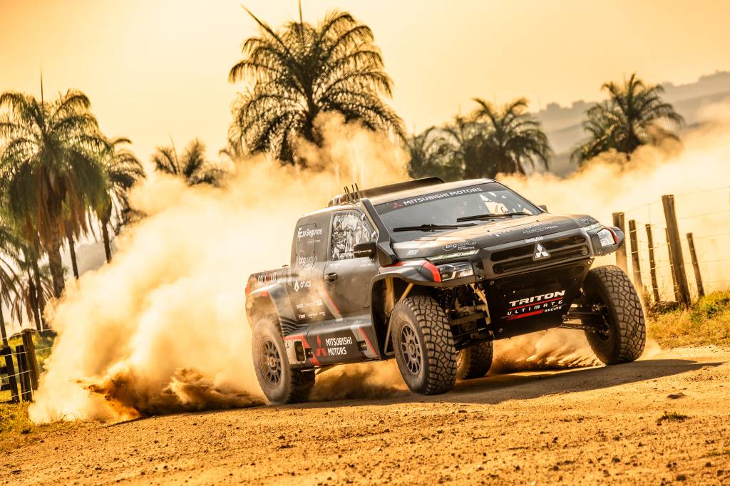 L200 Triton Ultimate Racing: como nasceu o maior carro de rali do Brasil
