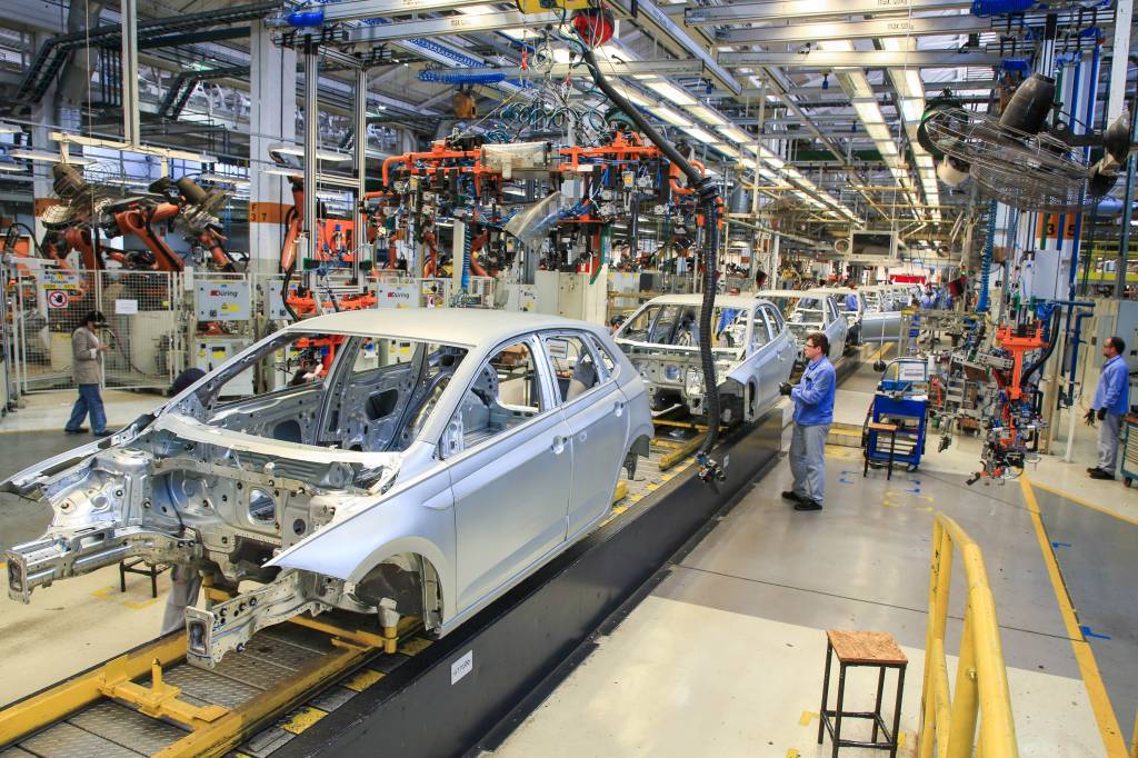 Produção de carros cresce 7% em 2026, mas há cautela diante da guerra, diz Anfavea