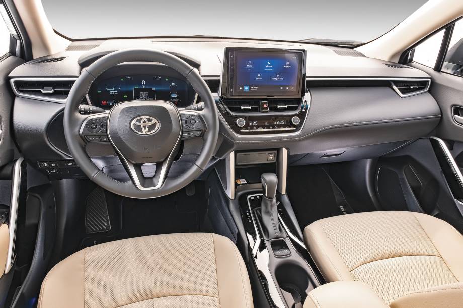 Interior do Toyota é mais simples, mas também emprega materiais de boa qualidade