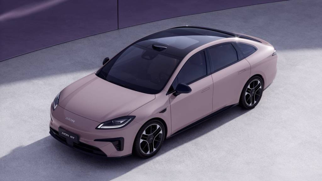 GAC Aion RT é sedã elétrico mais barato que Onix Plus e pode vir ao Brasil