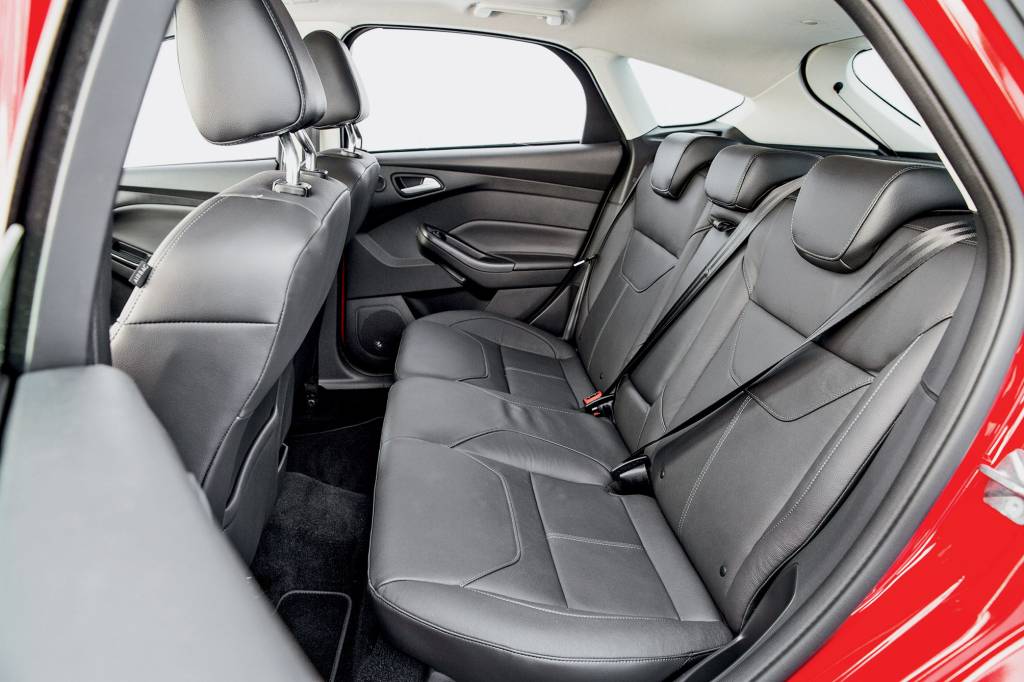 Ford Focus Powershift (15) O interior do Focus Titanium Plus 2.0 AT, da Ford, automóvel testado pela revista Quatro Rodas.