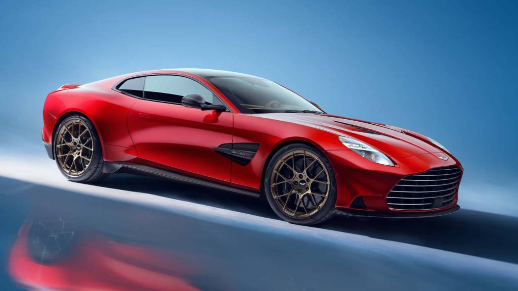 Novo Aston Martin Vanquish estreia no Brasil por mais de R$ 5 milhões