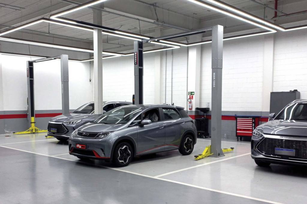 BYD Dolphin faz primeiro alinhamento e, surpresa: pneus estão com meia-vida