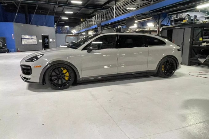 Marck-Suckerberg-Porsche-Cayenne-GT-Minivan-2-1536×1152