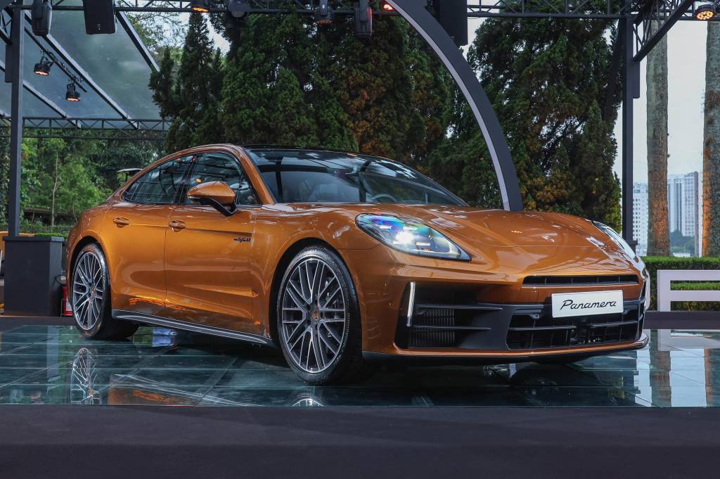 Novo Porsche Panamera chega ao Brasil com suspensão à prova de buracos