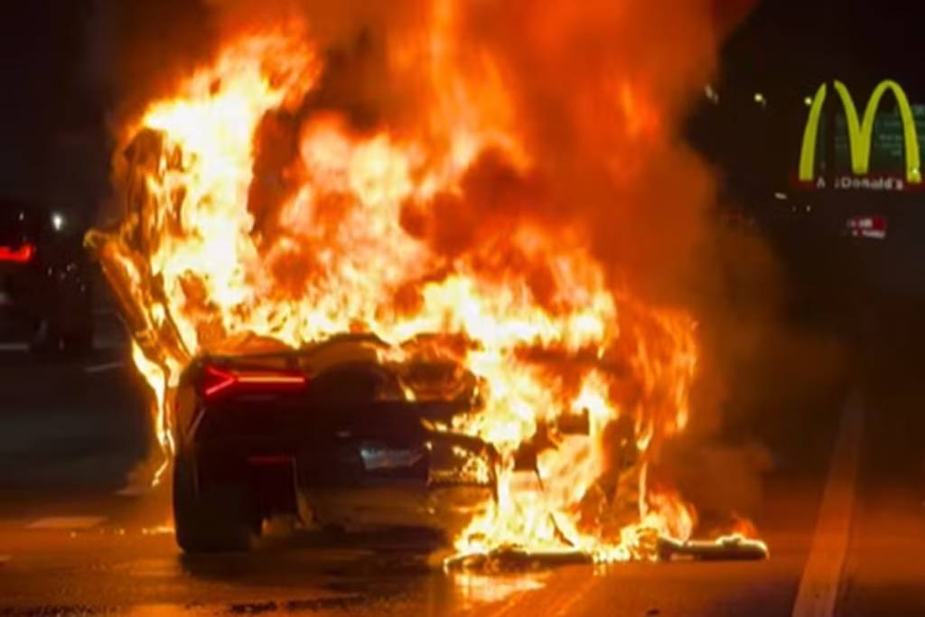 Lamborghini Revuelto pega fogo depois de rodar apenas 174 km