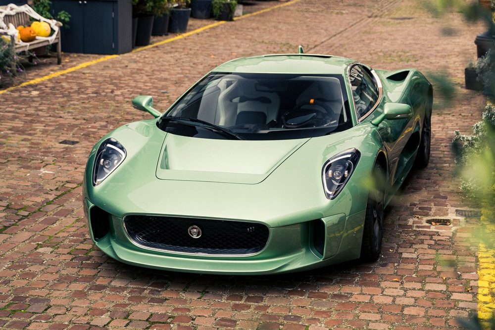 De projeto abandonado a carro do 007: conheça o Jaguar C-X75