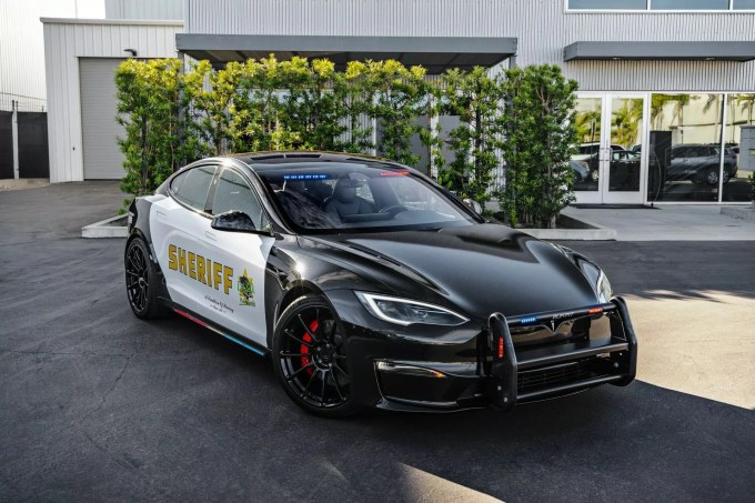 Tesla-Model-S-Plaid-Police-Car-5