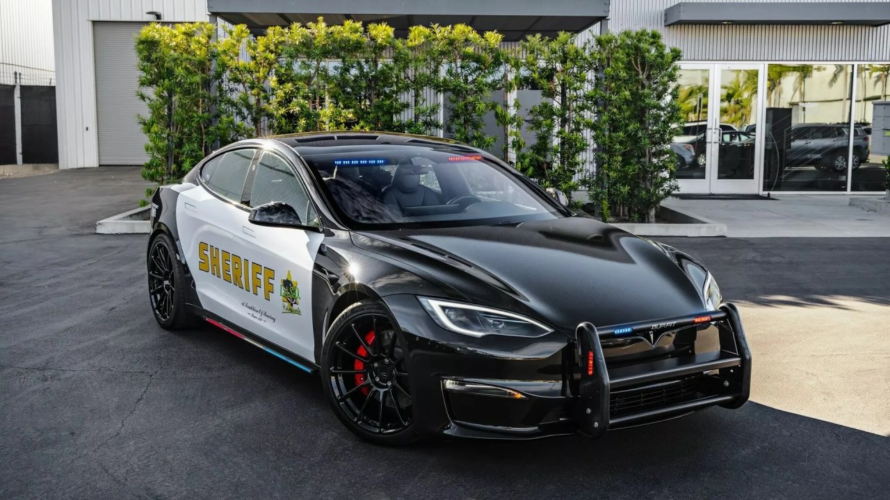 Tesla Model Plaid de policia