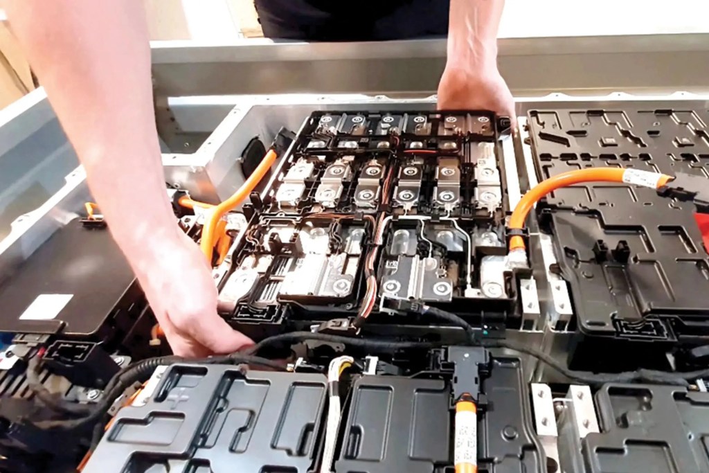 Governo investe R$ 1,6 trilhão na produção de baterias de elétricos no Brasil