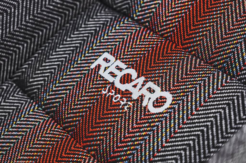 Fabricante de bancos Recaro é salva da falência por concorrente italiana