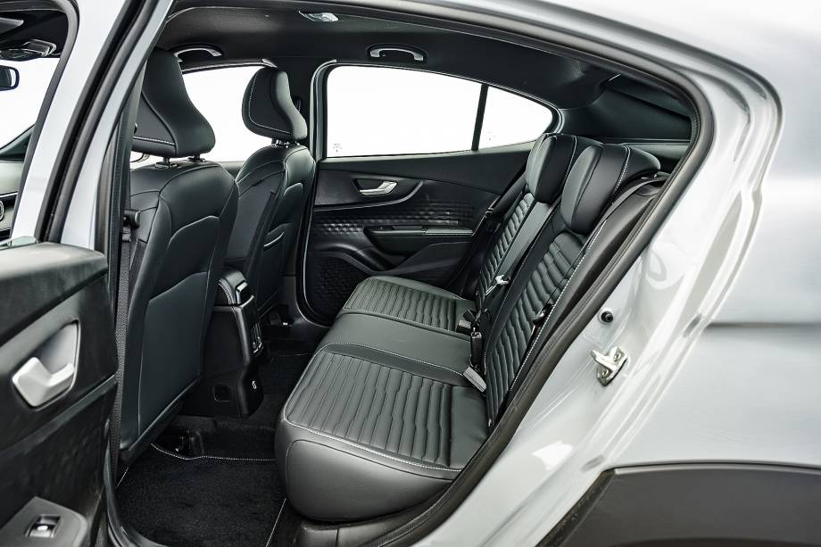 Bom espaço traseiro como um sedã Bom espaço traseiro como um sedã