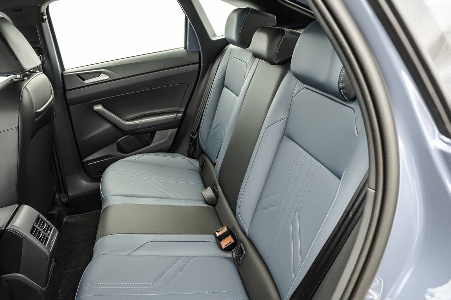 Um pouco mais apertado atrás Um pouco mais apertado atrás