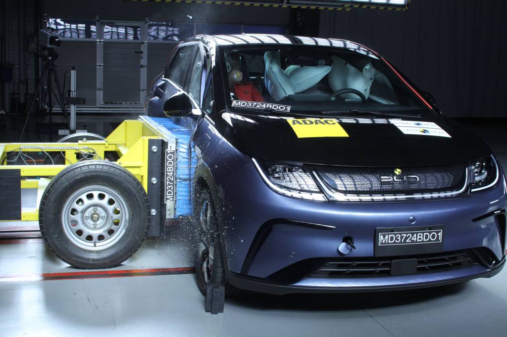 BYD Dolphin Plus recebe nota máxima em teste de colisão do Latin NCAP