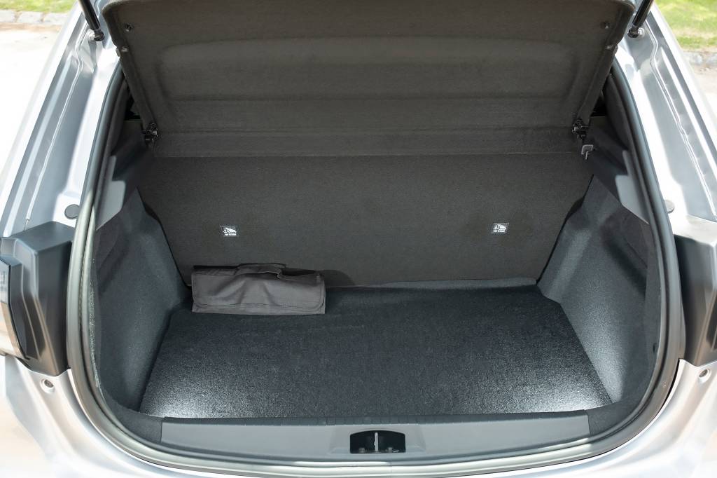 Peugeot 208 manual 2025 (15) Peugeot 208 Style manual 2025
