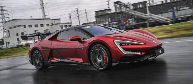 BYD U9 tem posição de dirigir de SUV mas realmente anda como supercarro