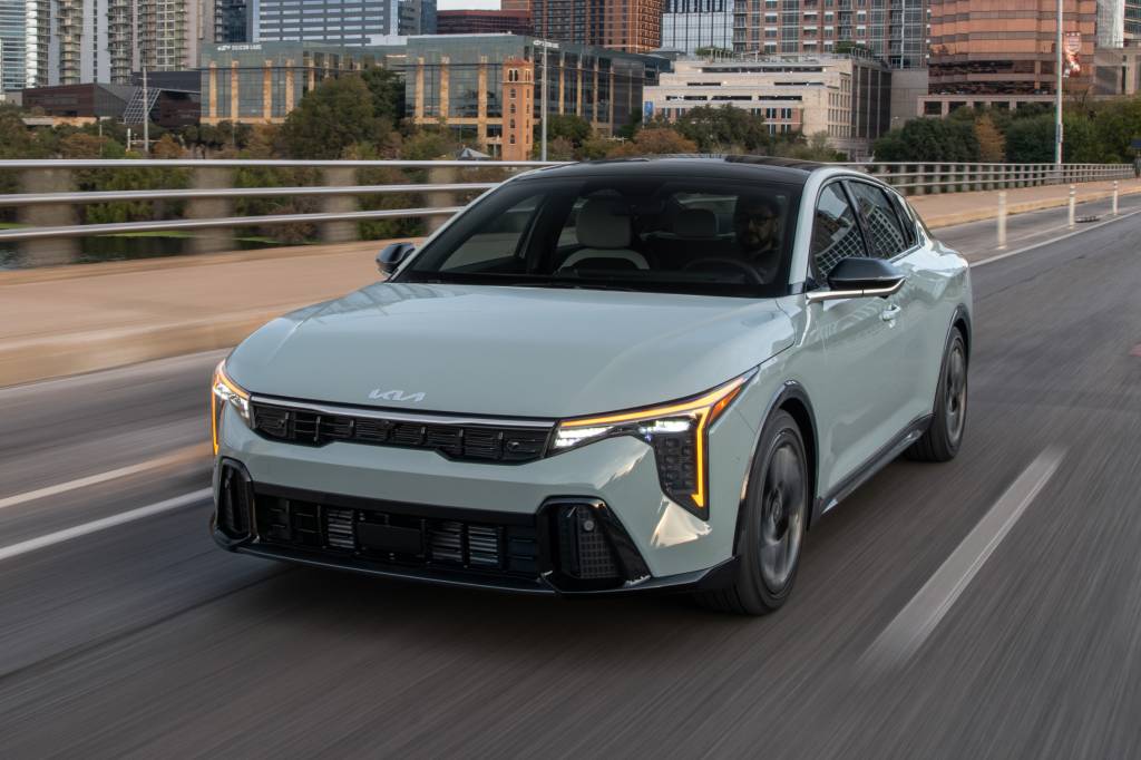 Kia K4 está confirmado para o Brasil e estreia em 2025