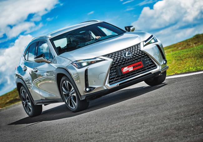 Lexus UX300h é híbrido com desempenho certo e tem 10 anos de garantia