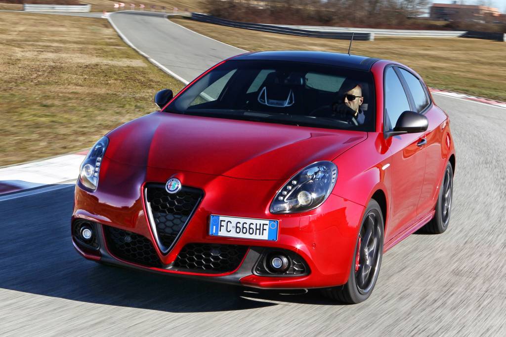 10 carros aleatórios que usaram o motor Fire ao redor do mundo