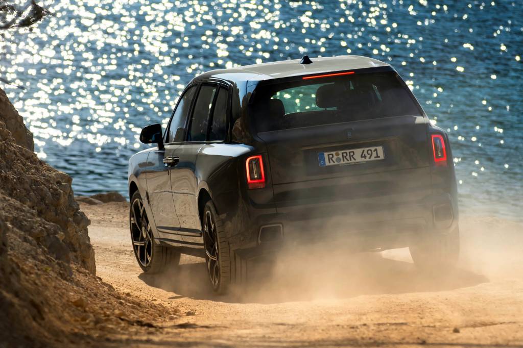 rolls-royce_cullinan_47 Rolls-Royce Cullinan Black Badge