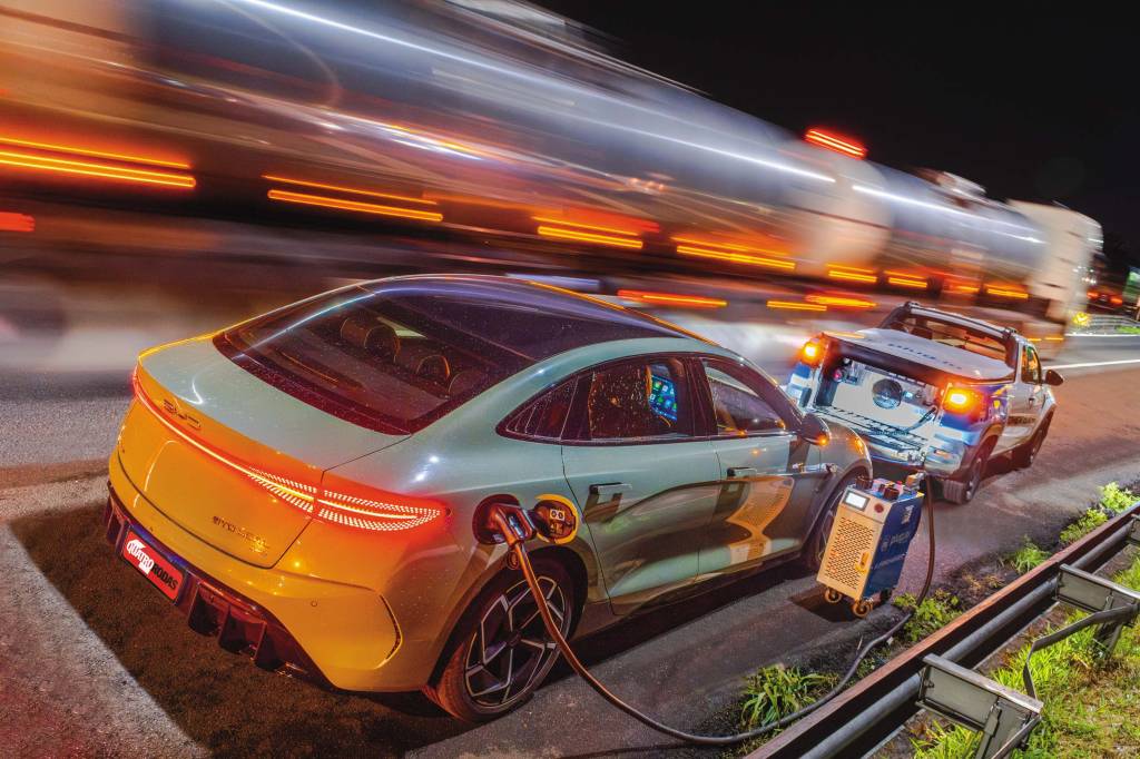 O que acontece com os carros elétricos quando a bateria acaba? Testamos!