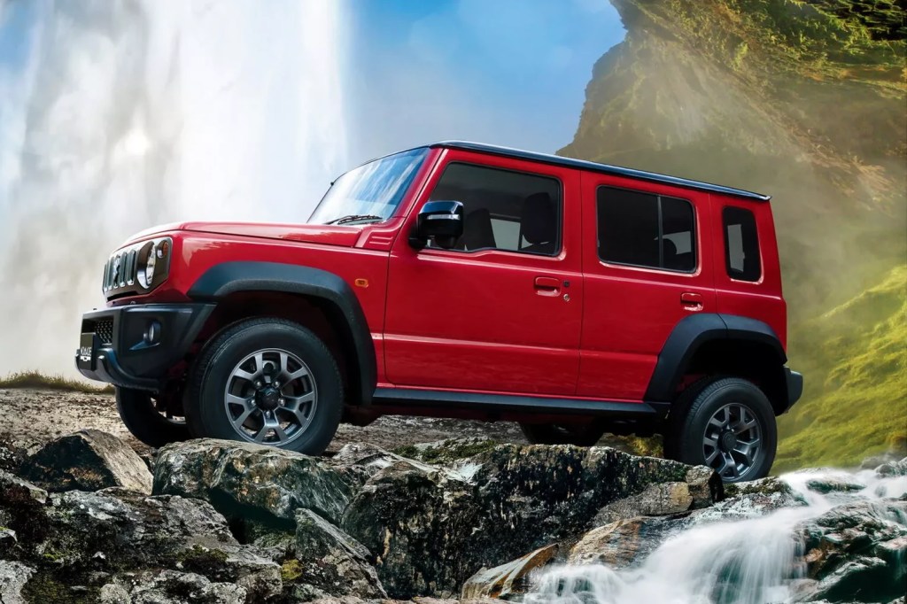 Suzuki Jimny alongado faz fila de três anos e meio em quatro dias no Japão