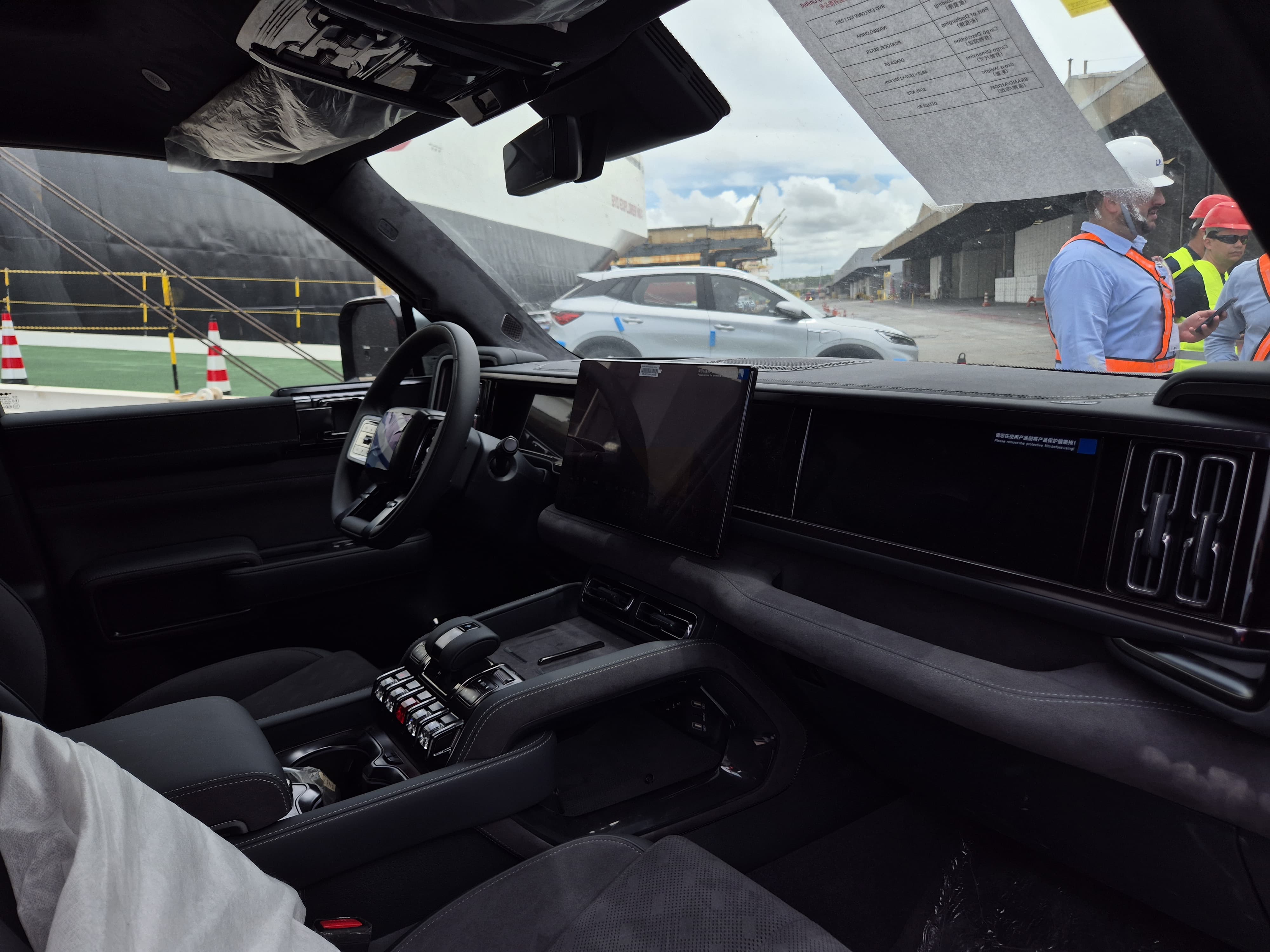 Denza B5 desembarca no Brasil