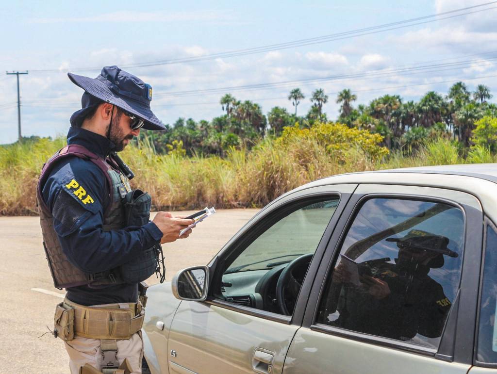 Infrações de trânsito: os hábitos ao volante que geram multas e você não sabia