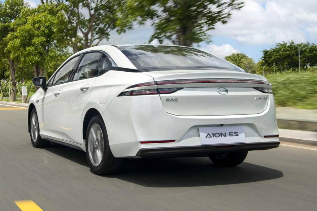 GAC Aion ES: sedã elétrico maior que Corolla será exclusivo para táxis, apps e locadoras