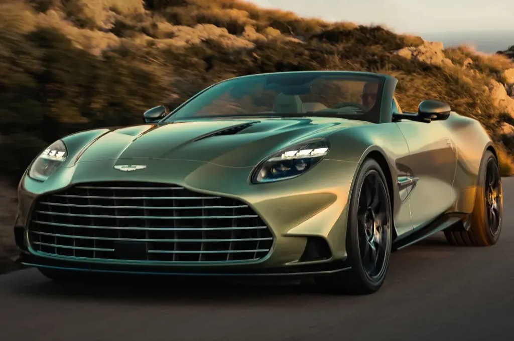 Aston Martin Vanquish Volante tem 835 cv e supera Ferrari 12Cilindri Spider
