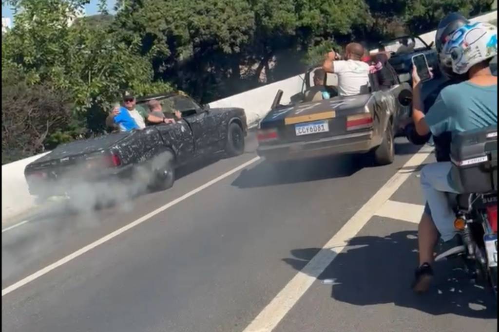 Sem medo da polícia, “rolê dos sem topete” coleciona infrações e fecha rodovia