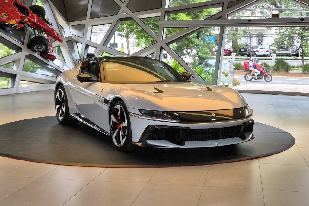 Ferrari 12Cilindri parte dos R$ 7,9 milhões e já tem 20 vendidas no Brasil