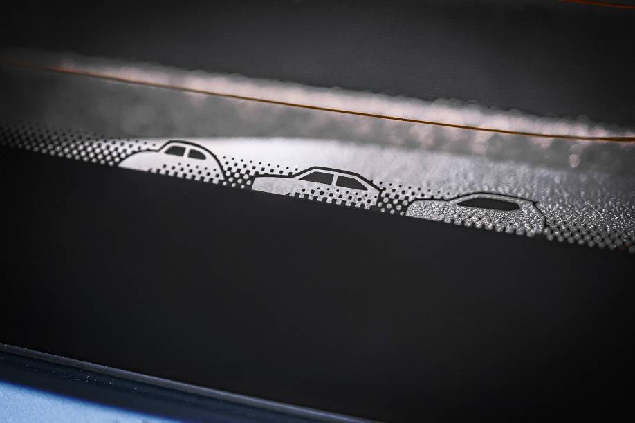 Silhueta do Fusca, do Gol e do Tera é estilizada no vidro traseiro Silhueta do Fusca, do Gol e do Tera é estilizada no vidro traseiro