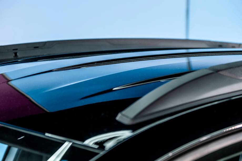 Teto tem relevos, é completamente diferente do Polo e do Nivus Teto tem relevos, é completamente diferente do Polo e do Nivus