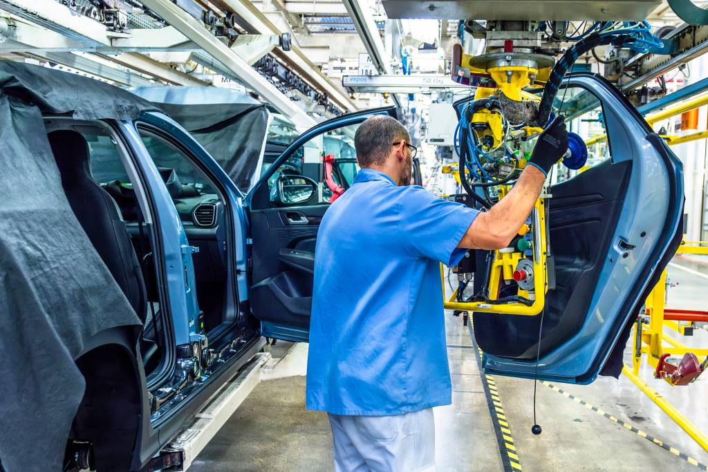 Com produção em queda, setor automotivo teme impacto de tarifas dos EUA