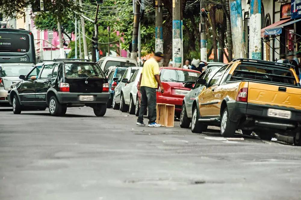 Projeto de lei pode punir flanelinhas por extorsão com até 8 anos de prisão