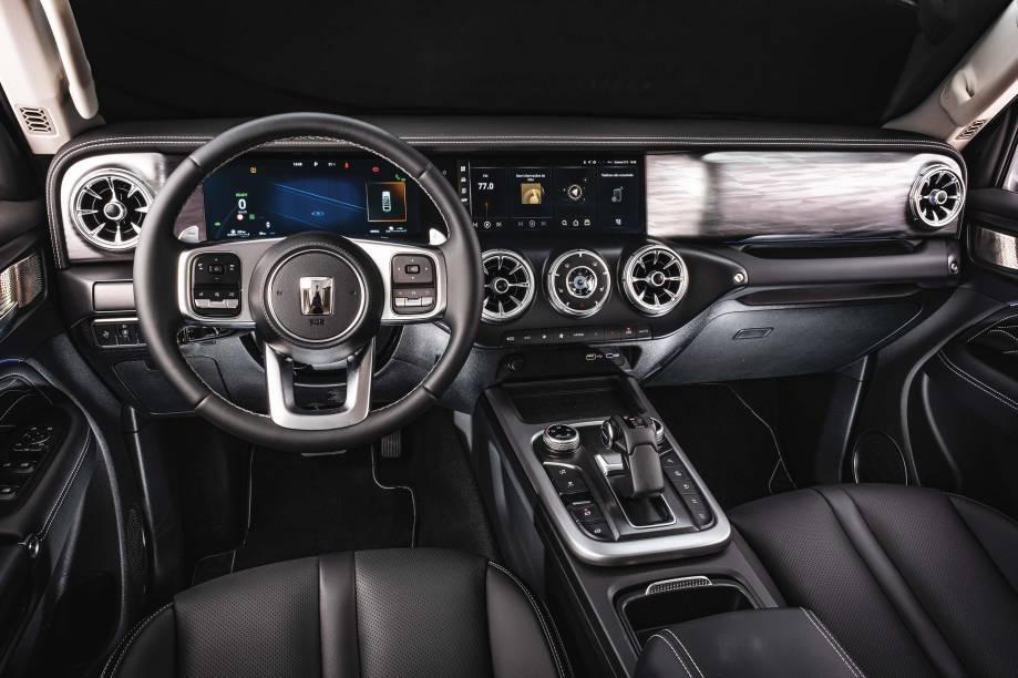 Interior bonito, mas acabamento não é luxuoso, como o estilo sugere Interior bonito, mas acabamento não é luxuoso, como o estilo sugere