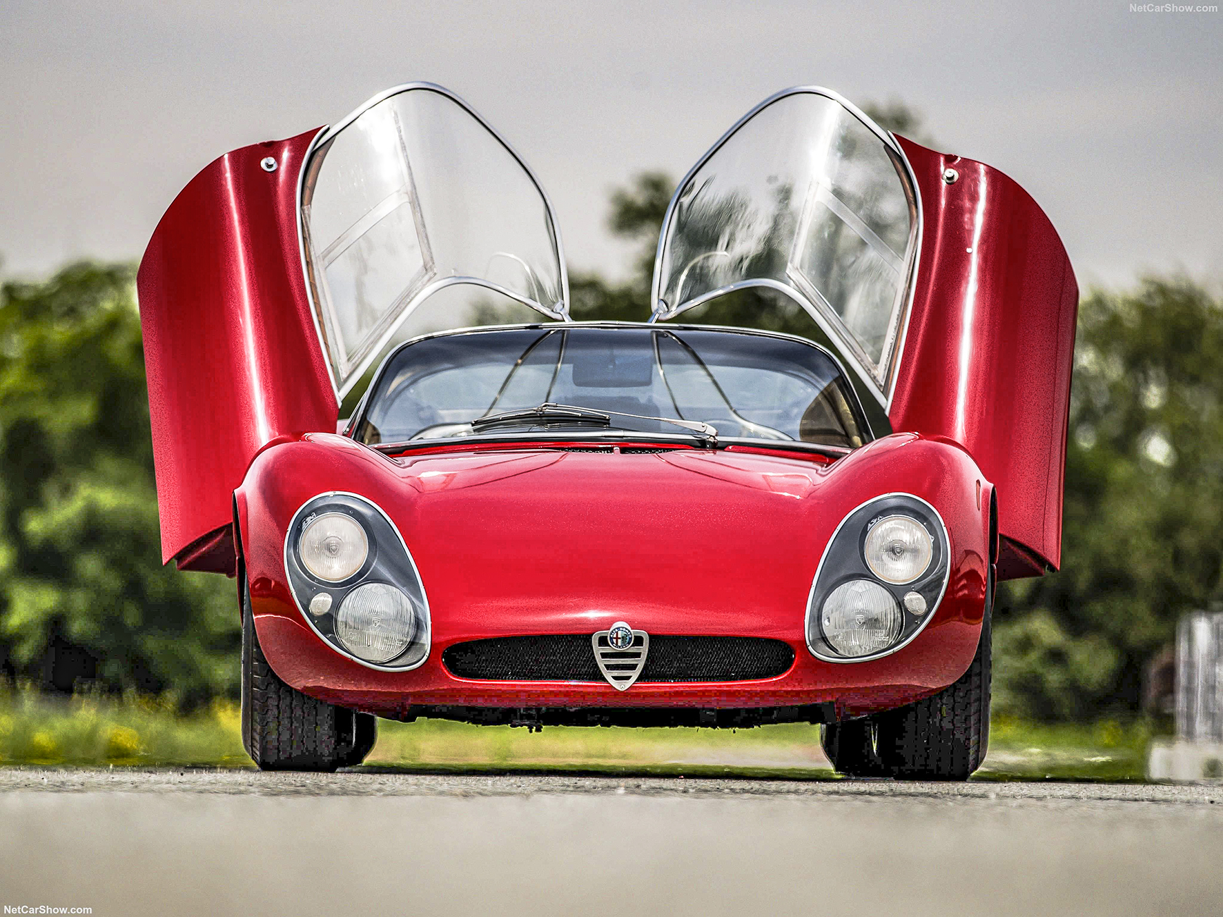 Alfa_Romeo-33_Stradale-1967-Front.00d4f89e