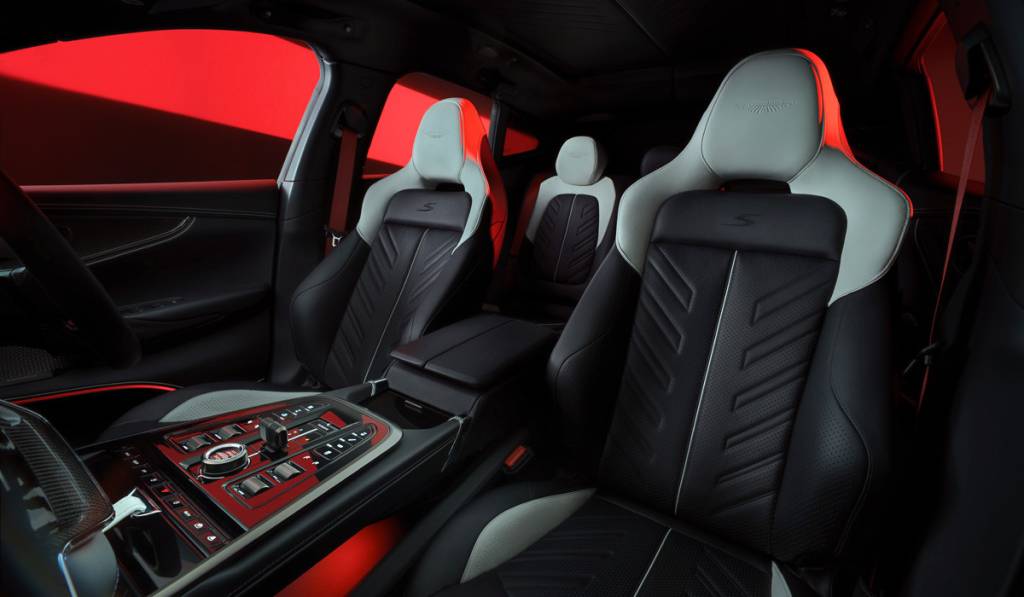Aston Martin DBX S (3) Aston Martin DBX S