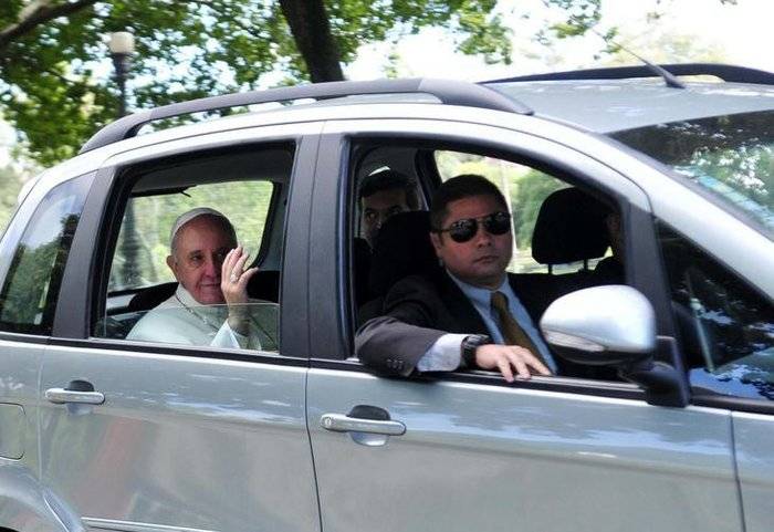 Fiat Idea do Papa Francisco era de locadora e é proibido de ser consertado
