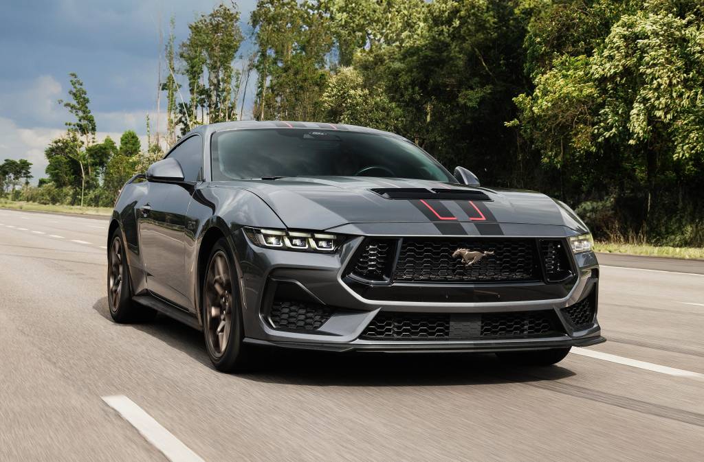 Ford Mustang manual é mais potente e tem menos marchas, mas poucos podem comprar