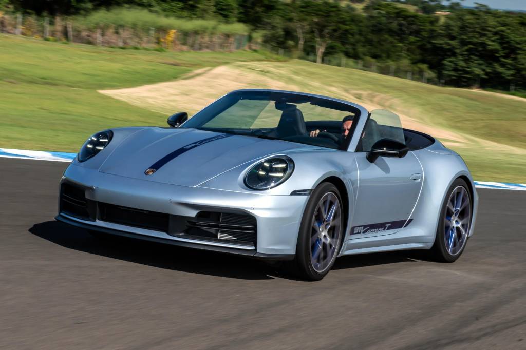 Porsche 911 Carrera T 2026 é tão raiz que é o único com câmbio manual de série