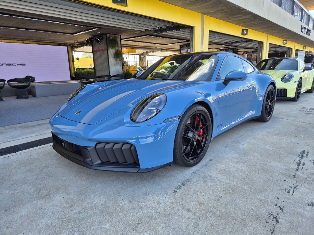 Porsche 911 fica até 10 cv mais potente com gasolina brasileira