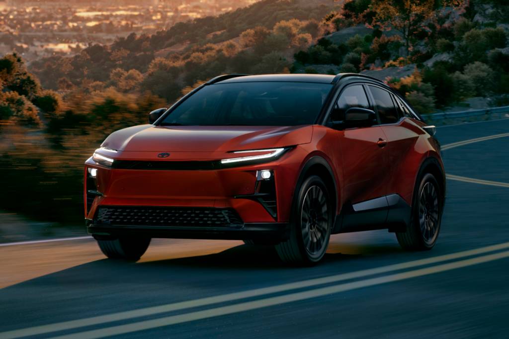 Toyota C-HR cresce e tem visual exclusivo em inédita versão elétrica