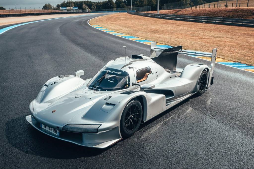 Porsche transforma carro da WEC em veículo de rua e repete o passado